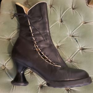 Fluevog leather lace up ankle boots 8.5